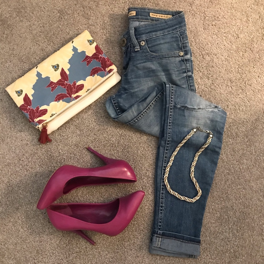 Distressed skinny jeans